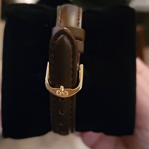 Q&q Quartz watch women's NIB - Picture 2 of 2